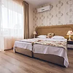 Отель Avenue Deluxe 4*