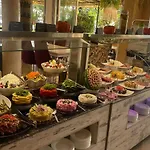 Avenue Deluxe Hotel 4*