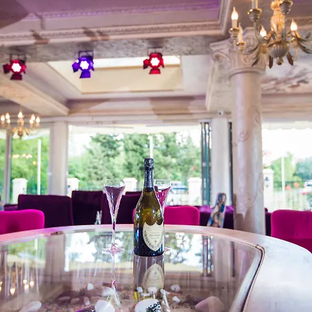 Avenue Deluxe فندق
