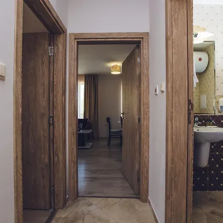 فندق Avenue Deluxe 4*
