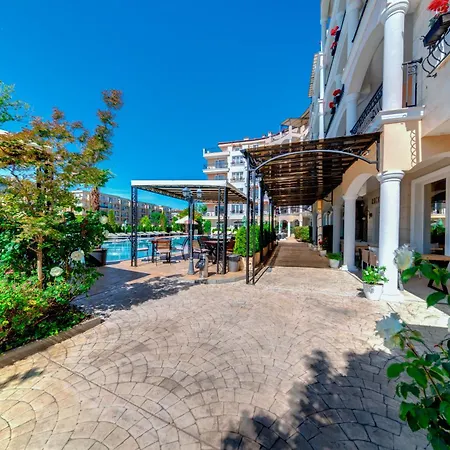 Avenue Deluxe فندق