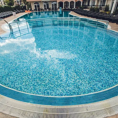 Avenue Deluxe ホテル 4*