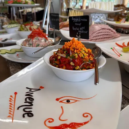 Avenue Deluxe 4* ساني بيتش