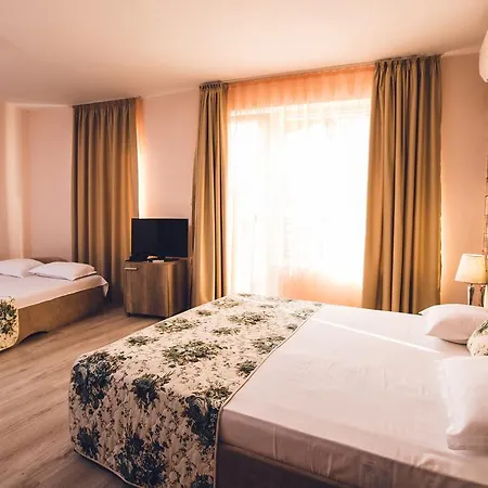 Avenue Deluxe ساني بيتش