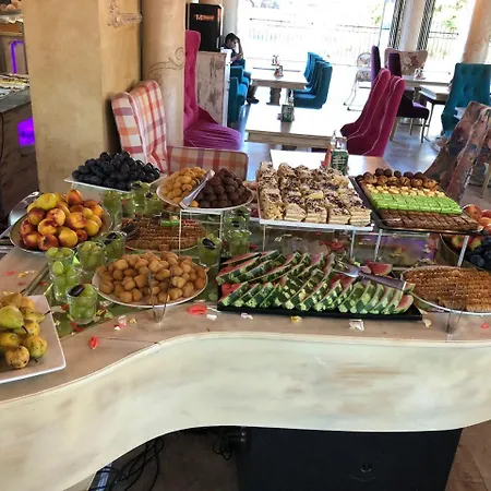 Avenue Deluxe فندق