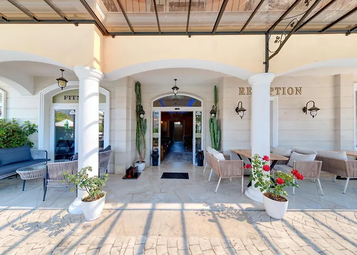 Avenue Deluxe Hotel 4*