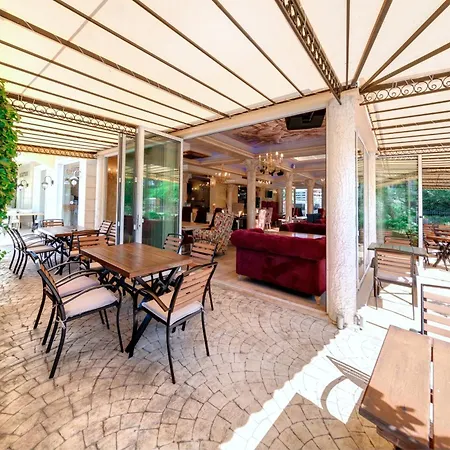 Avenue Deluxe Szálloda Napospart