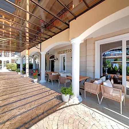 فندق Avenue Deluxe 4*