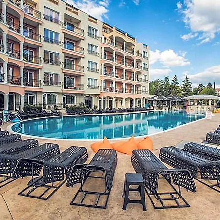 Avenue Deluxe فندق