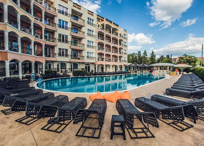 Avenue Deluxe Hotell 4*