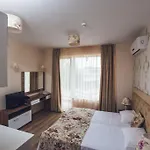 Avenue Deluxe