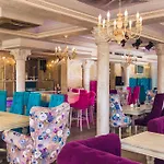 Hotell Avenue Deluxe Slăntjev Brjag