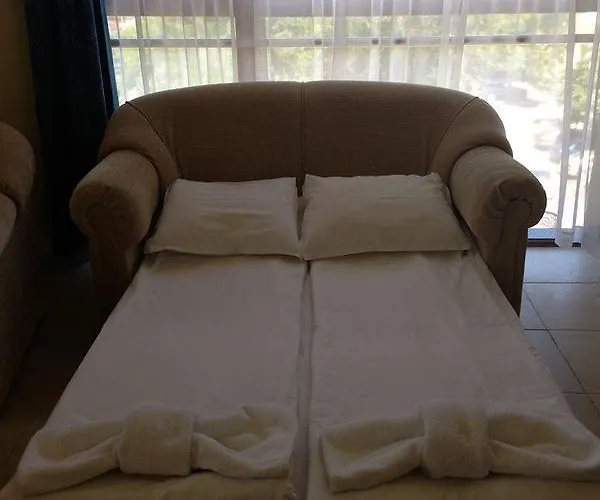 Avenue Deluxe Отель