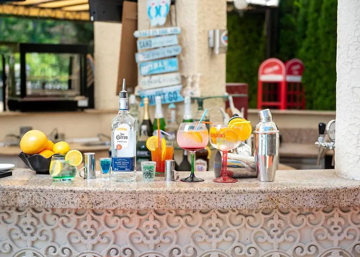 Отель Avenue Deluxe Солнечный берег