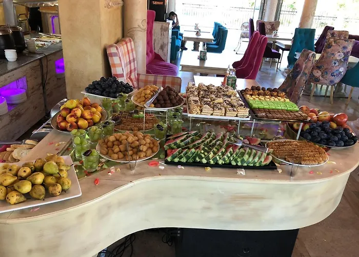 Avenue Deluxe Отель